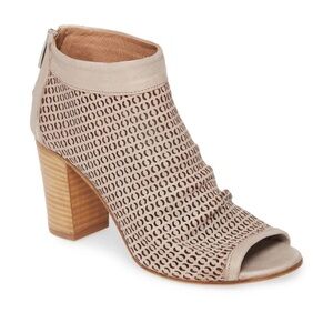 RON WHITE Shayla Perforated Leather Peep Toe Ankle Heel Tan Bootie 40/9 EUC